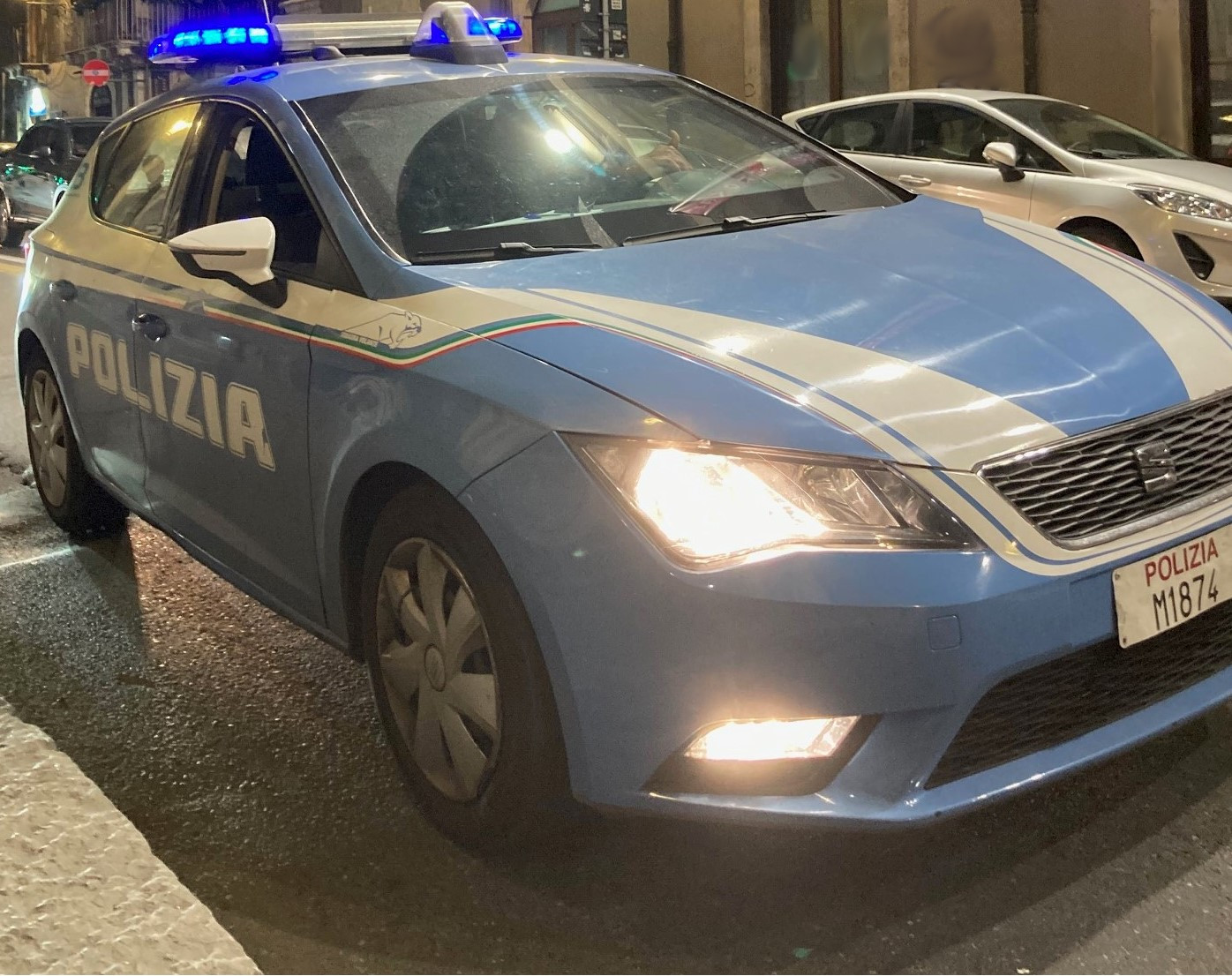 I Poliziotti E Un Passante Salvano Un Uomo In Arresto Cardiaco Dopo Un