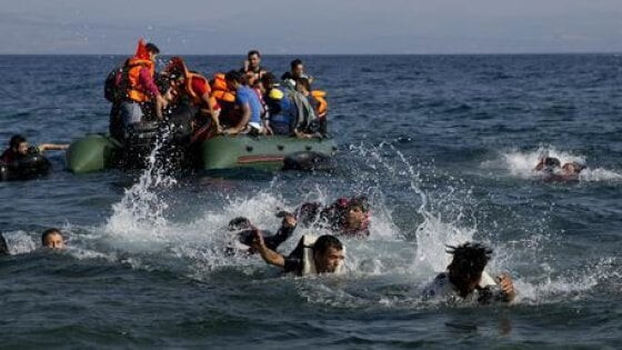 Gommone Affonda Davanti Lampedusa: 100 Migranti Salvati Dalla Gdf - La ...