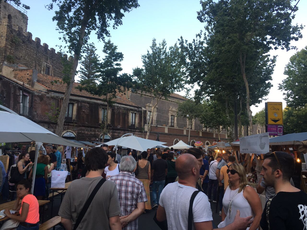 catania-festa-dell-accoglienza-in-via-dusmet-con-il-pop-up-market