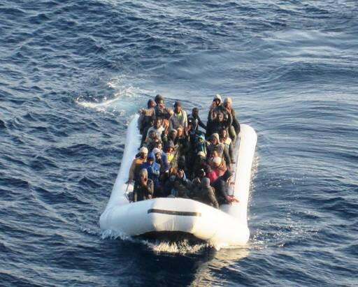 Lampedusa Sbarcati Quasi Migranti C Un Disperso La Sicilia