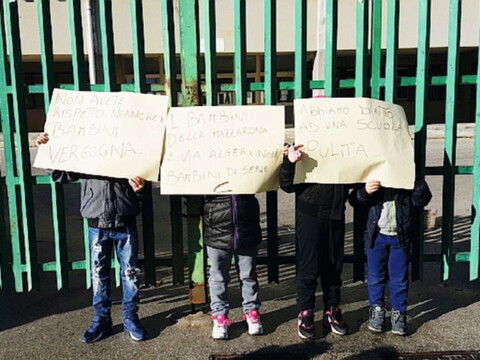 Le Mamme Sul Piede Di Guerra "chiudono" La Scuola Chindemi - La Sicilia