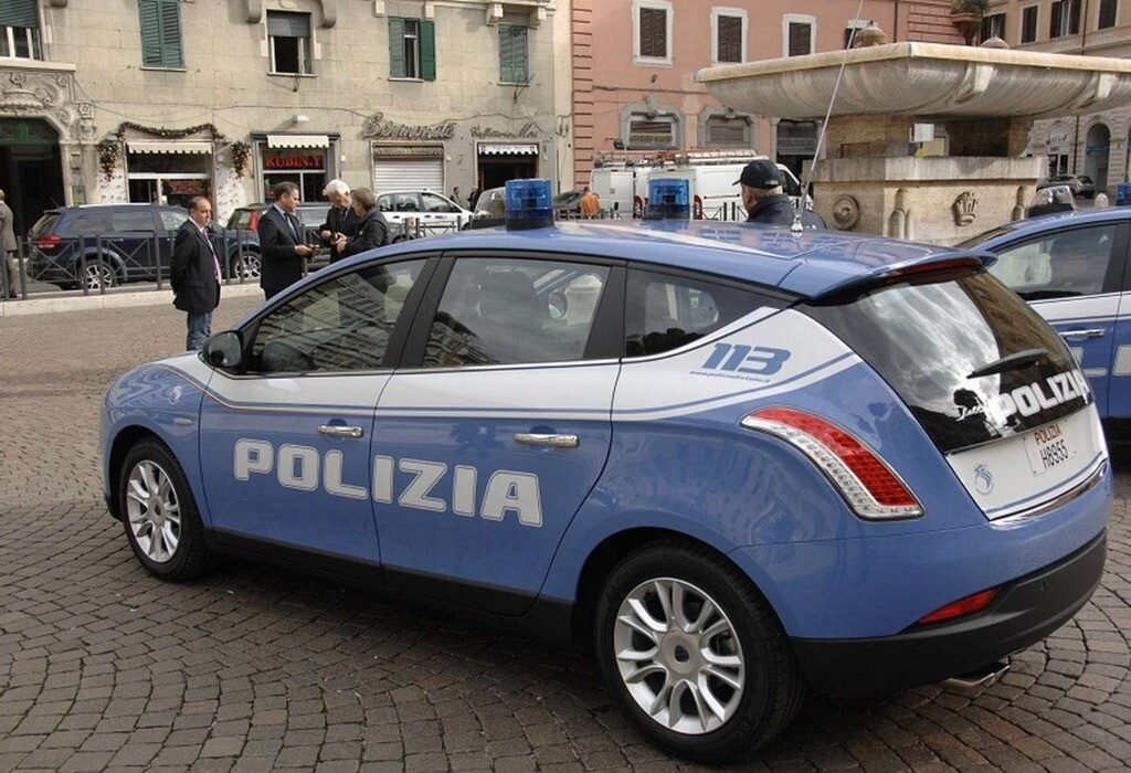 Polizia Ecco La Nuova Livrea Delle Auto La Sicilia