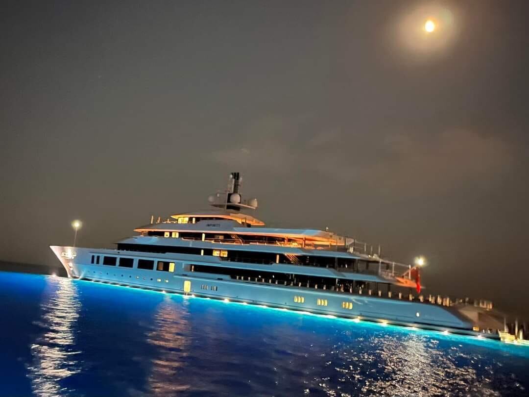 mega yacht a taormina oggi