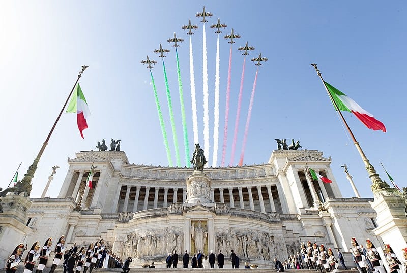 2 Giugno, il passaggio delle Frecce Tricolori sull'Altare della Patria