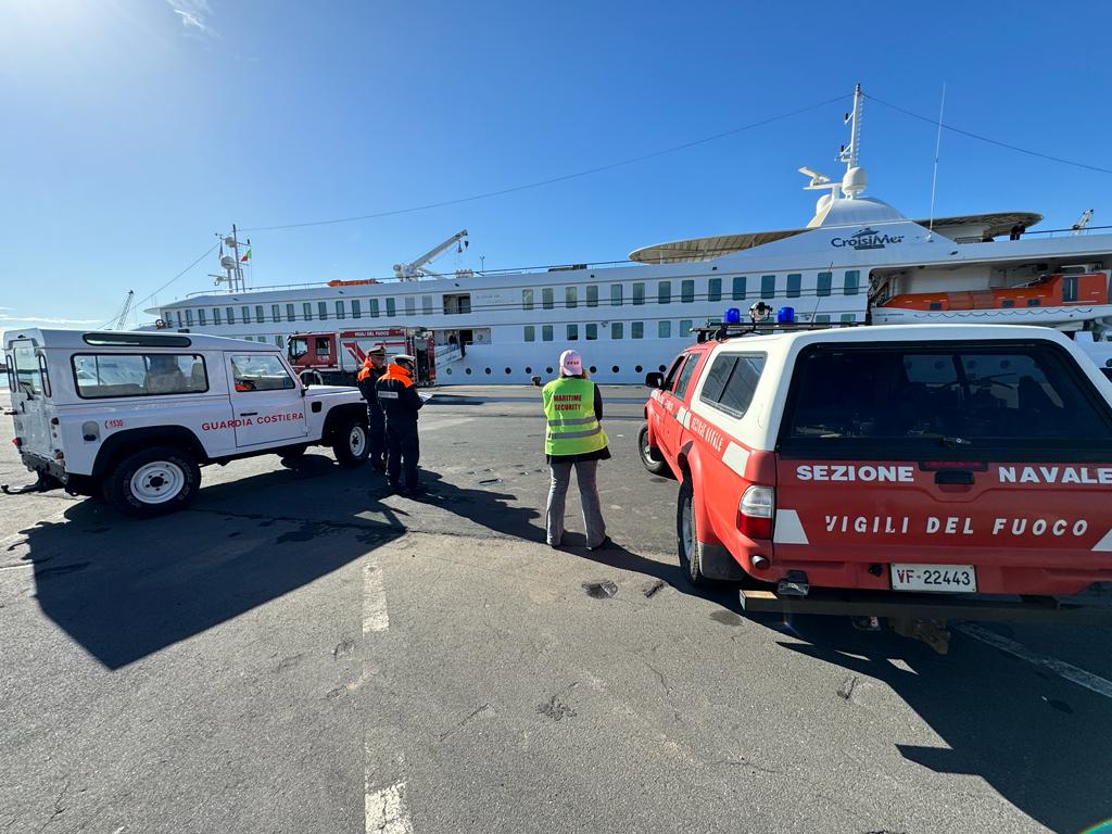 Catania Incendio Doloso Su Nave Da Crociera Le Foto Dell Esercitazione La Sicilia