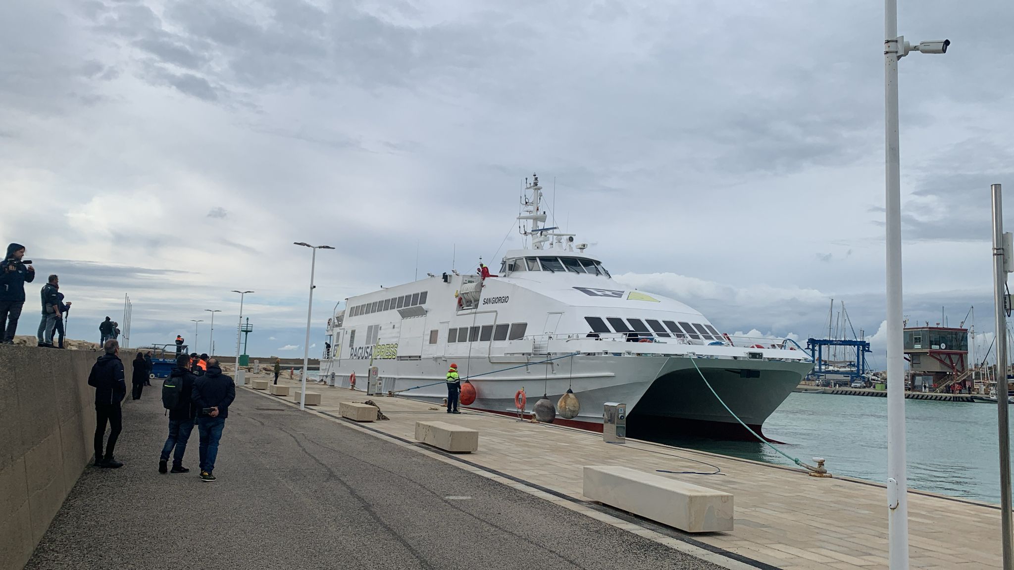 catamarano malta marina di ragusa