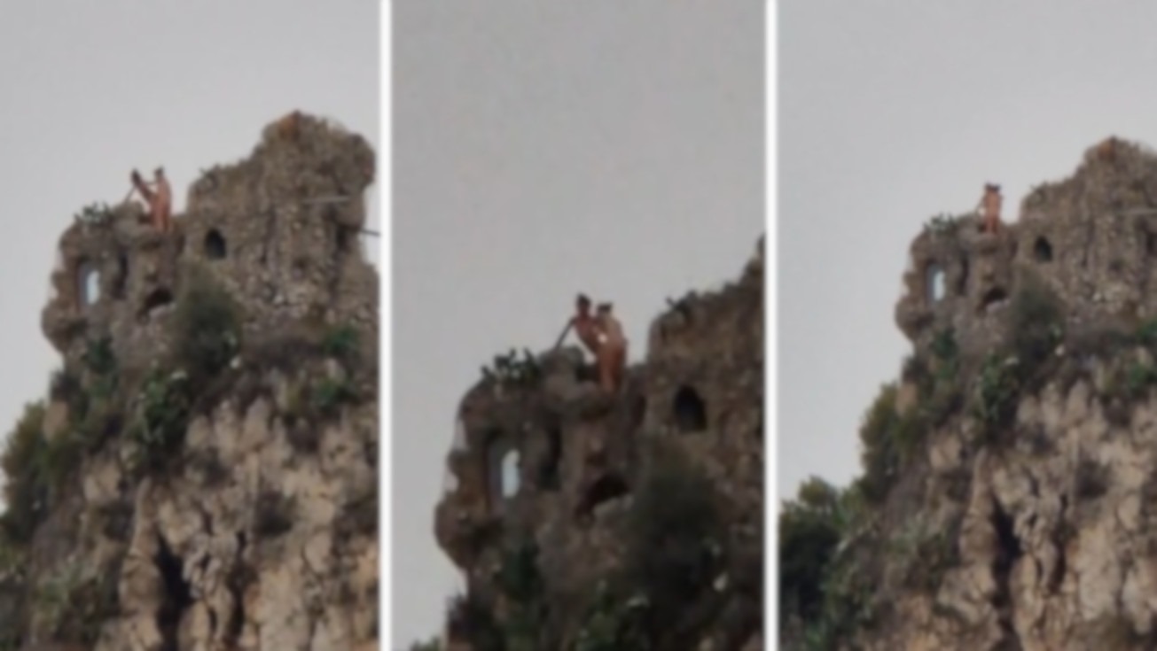 Fanno sesso sul costone di Isola Bella e il video diventa virale - La  Sicilia